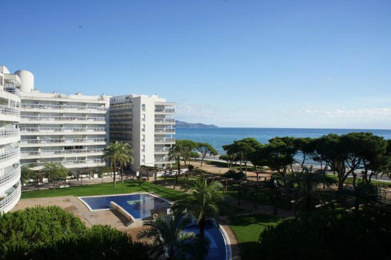 Beachfront Apartment With Pool And Garden S Abanell Blanes Exteriér fotografie