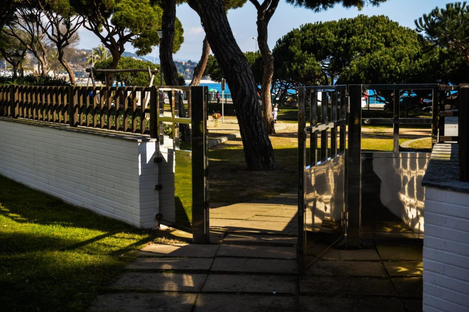 Beachfront Apartment With Pool And Garden S Abanell Blanes Exteriér fotografie