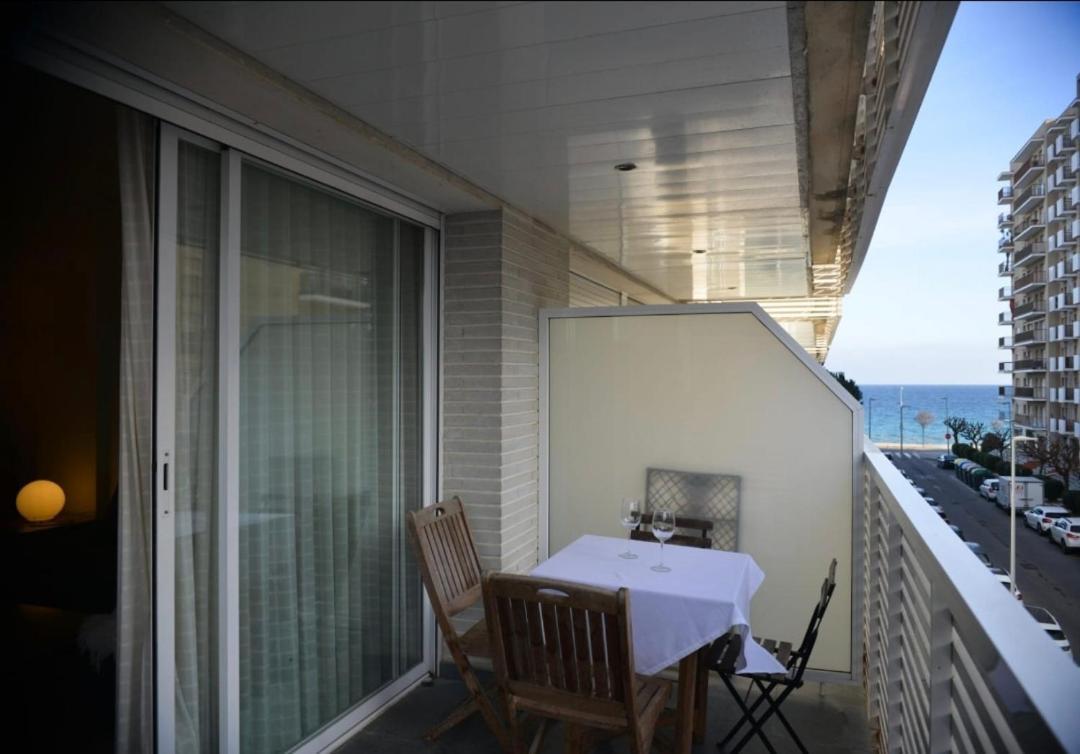 Beachfront Apartment With Pool And Garden S Abanell Blanes Exteriér fotografie