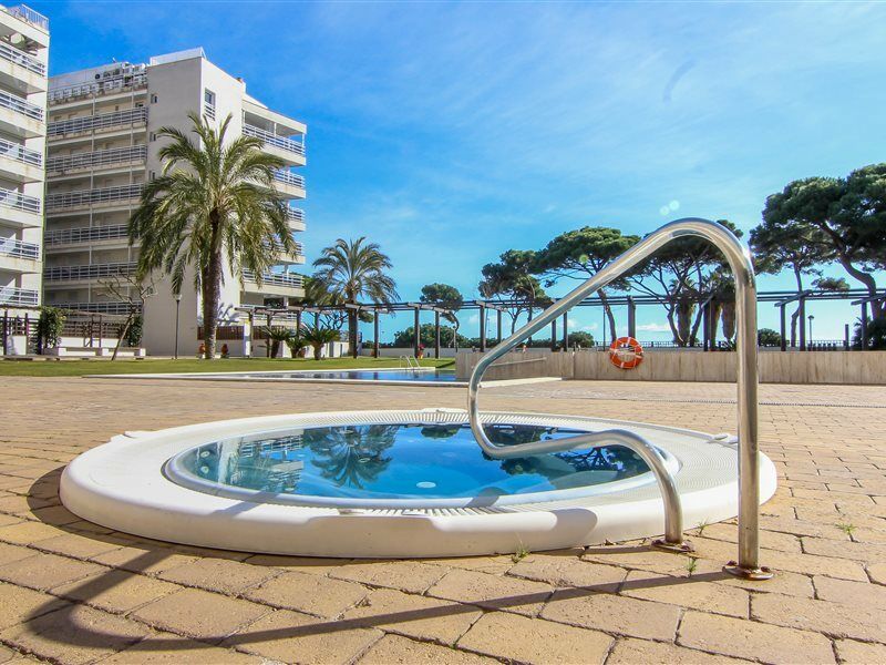 Beachfront Apartment With Pool And Garden S Abanell Blanes Exteriér fotografie